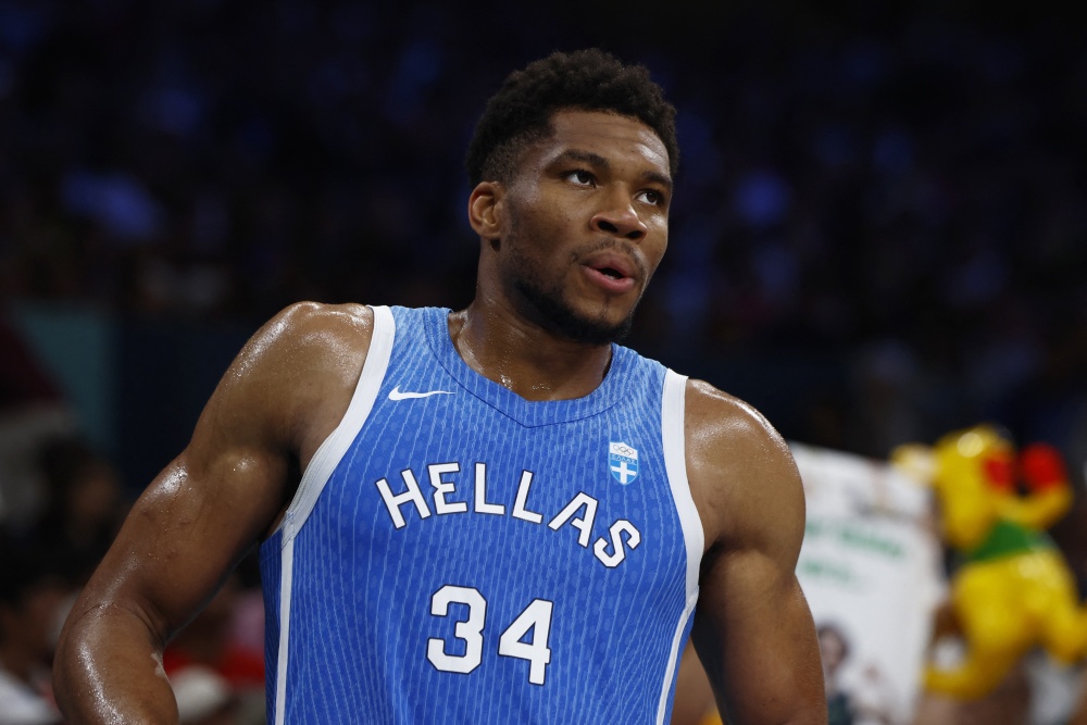 包含字母哥意外战胜澳大利亚队，最后时刻胜出引爆全场！的词条